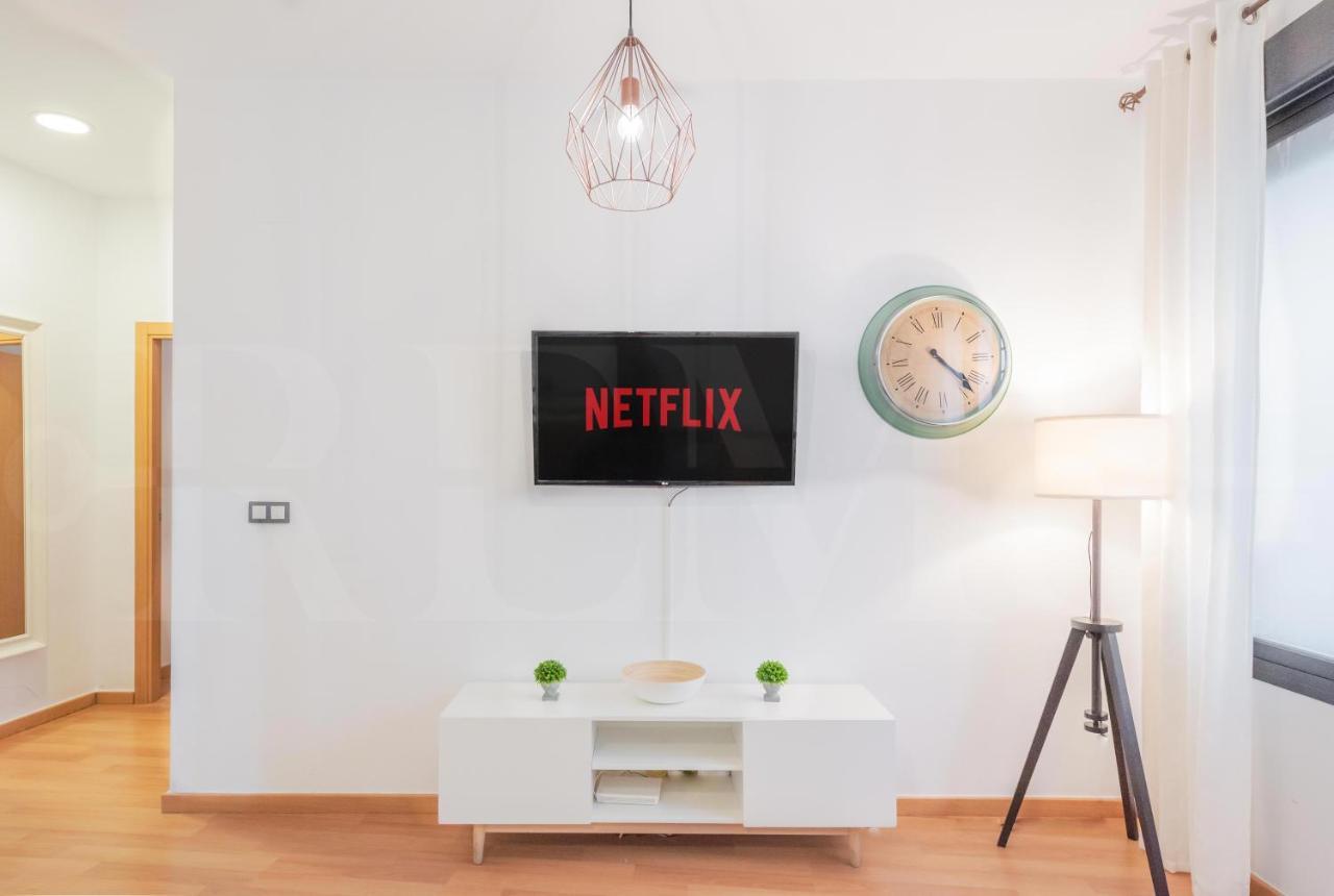 Relaxing Apartment With Community Pool & Parking- Center マラガ エクステリア 写真