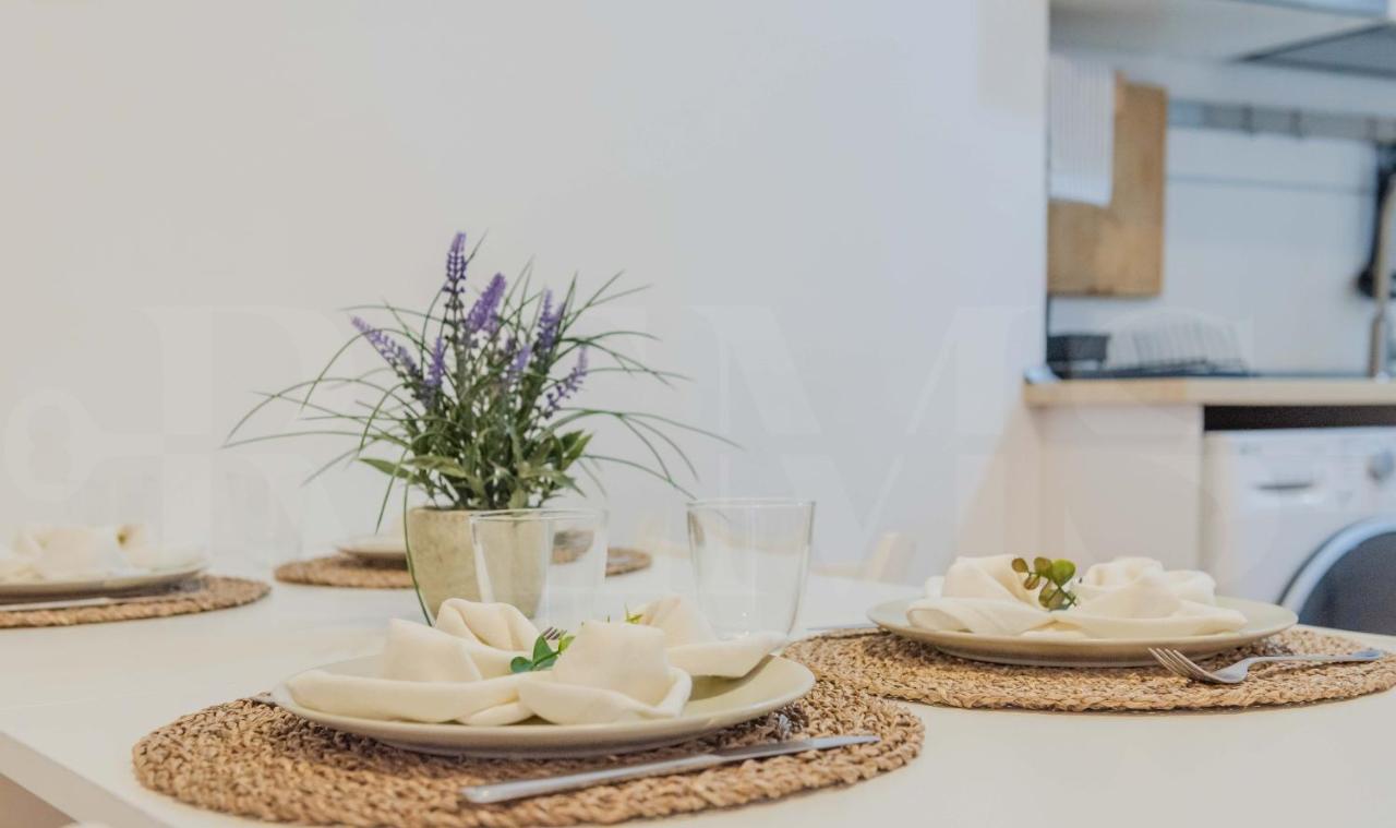 Relaxing Apartment With Community Pool & Parking- Center マラガ エクステリア 写真