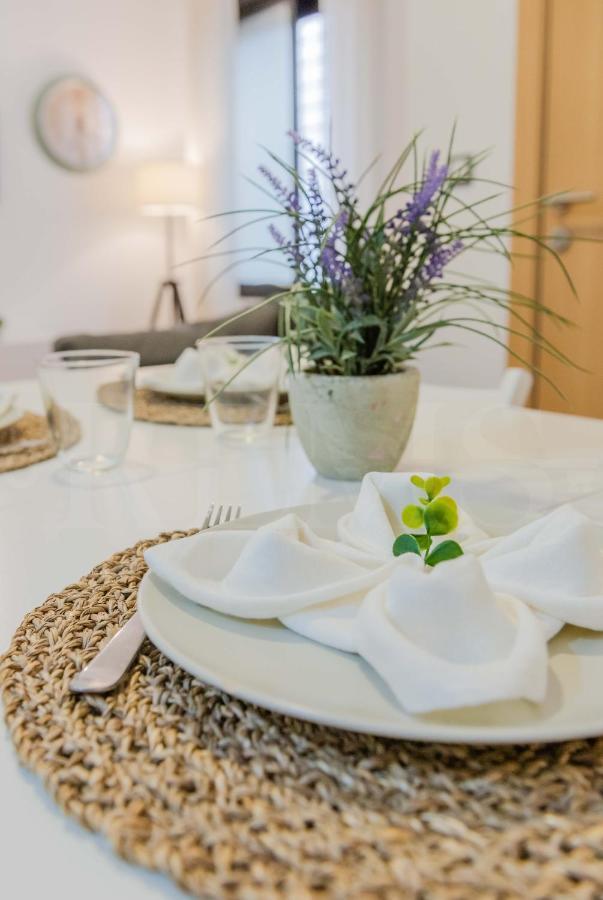 Relaxing Apartment With Community Pool & Parking- Center マラガ エクステリア 写真